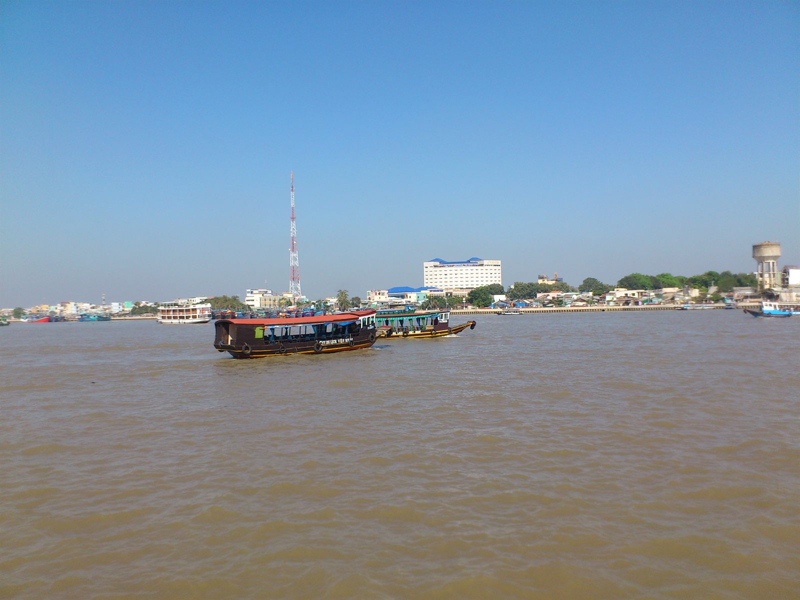 Khách Sạn Chương Dương (Chuong Duong Hotel - Bờ Kè 30/4)